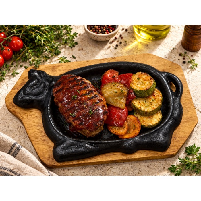 СТЕЙК ФЛАМБЕ ИЗ СВИНОЙ КОРЕЙКИ BBQ С ТОМЛЕНЫМИ ОВОЩАМИ СТЕЙК ФЛАМБЕ ИЗ СВИНОЙ КОРЕЙКИ BBQ С ТОМЛЕНЫМИ ОВОЩАМИ